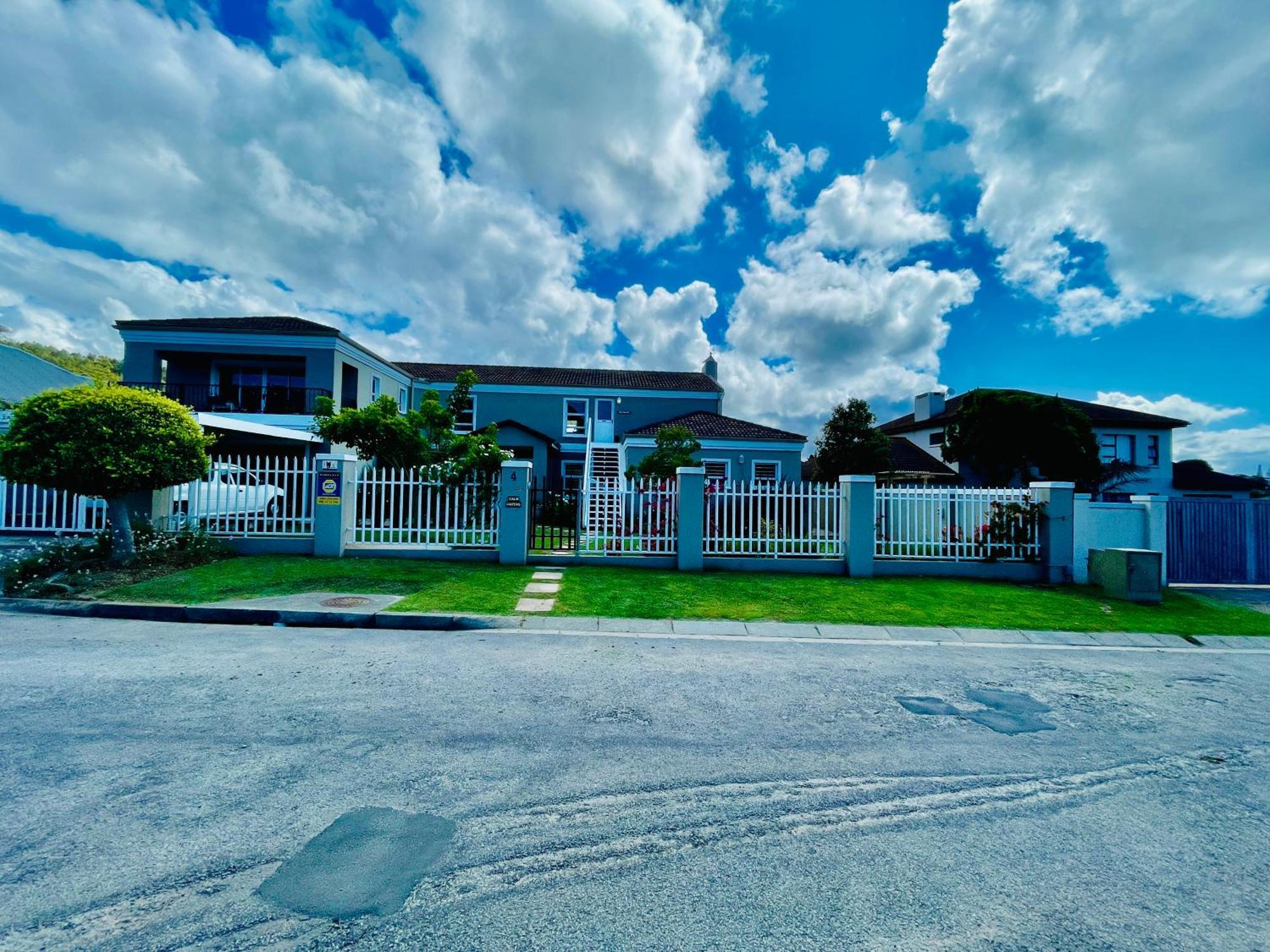 Calm Waters Guesthouse プレッテンバーグ・ベイ エクステリア 写真